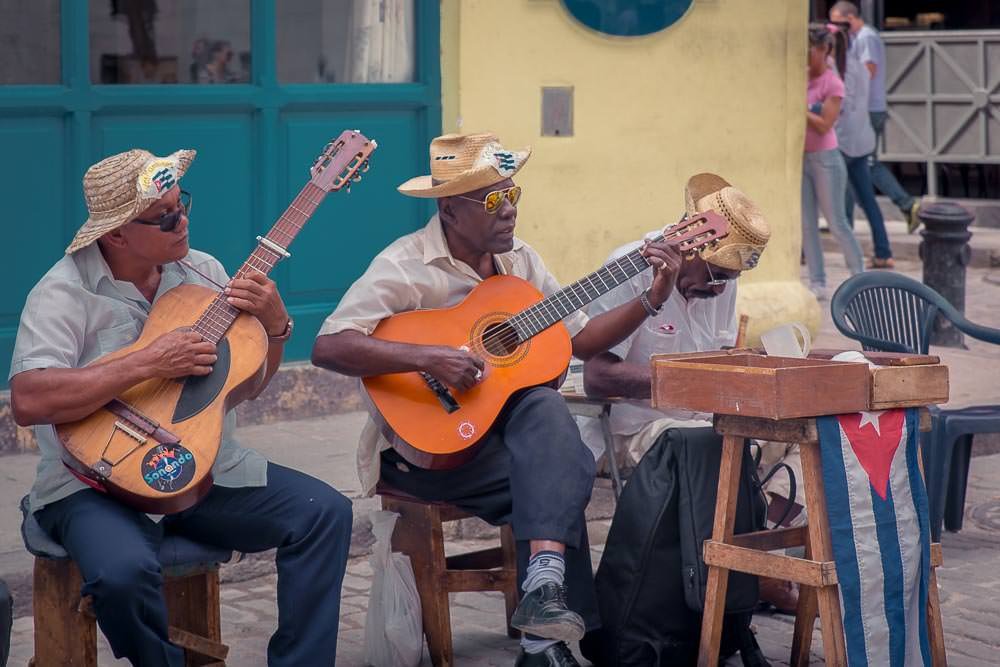 So what's that guy singing about? Who knows. I'm pretty sure I no longer understand any Spanish. But it's catchy.