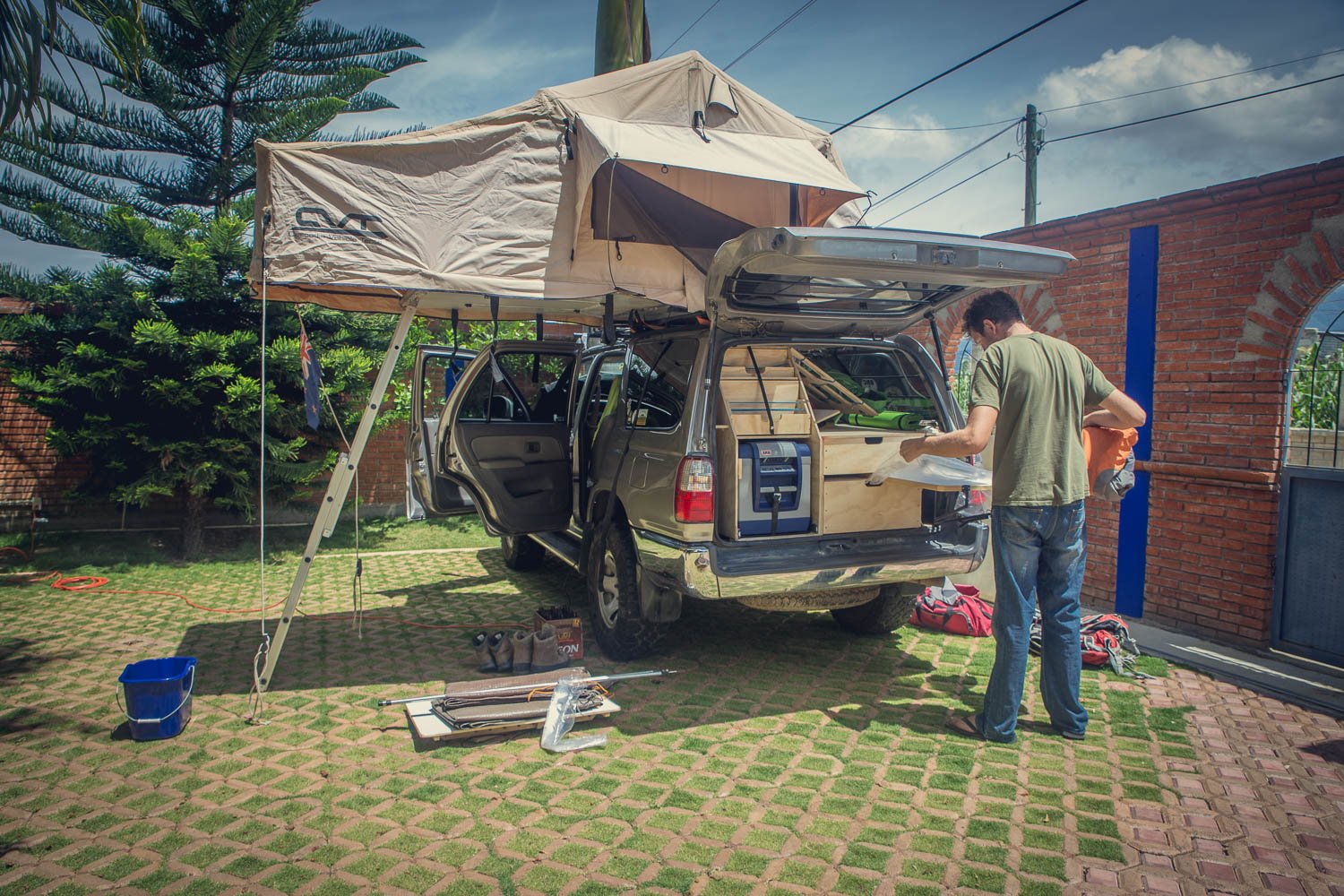 Time to dry out the tent. (It turns out the cover isn't waterproof, so things got a little damp while it was parked up over rainy season.) Pack the 4Runner and hit the road.